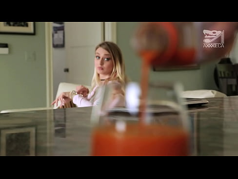 ❤️ Gorąca dziewczyna z dużymi cyckami i ciasną cipką dostaje kutasa od frajera, ale bardzo mocno Porno fb at us