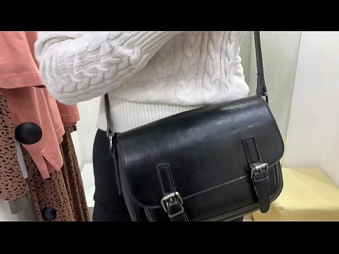 ❤️ Publiczna masturbacja młodej suki FeralBerry z dildo w przymierzalni Porno fb at us