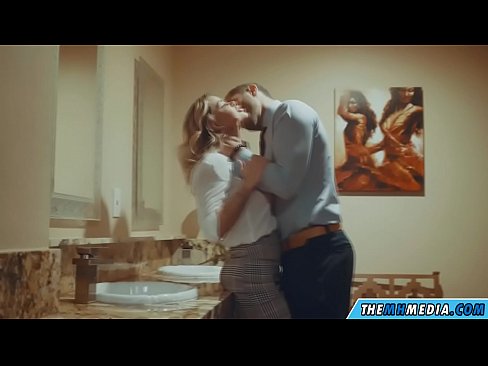 ❤️ Kiedy biuściasta blondynka uwodzi cię w publicznej toalecie Porno fb at us